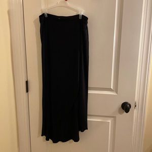 GAP: Medium black ankle length scallop skirt.